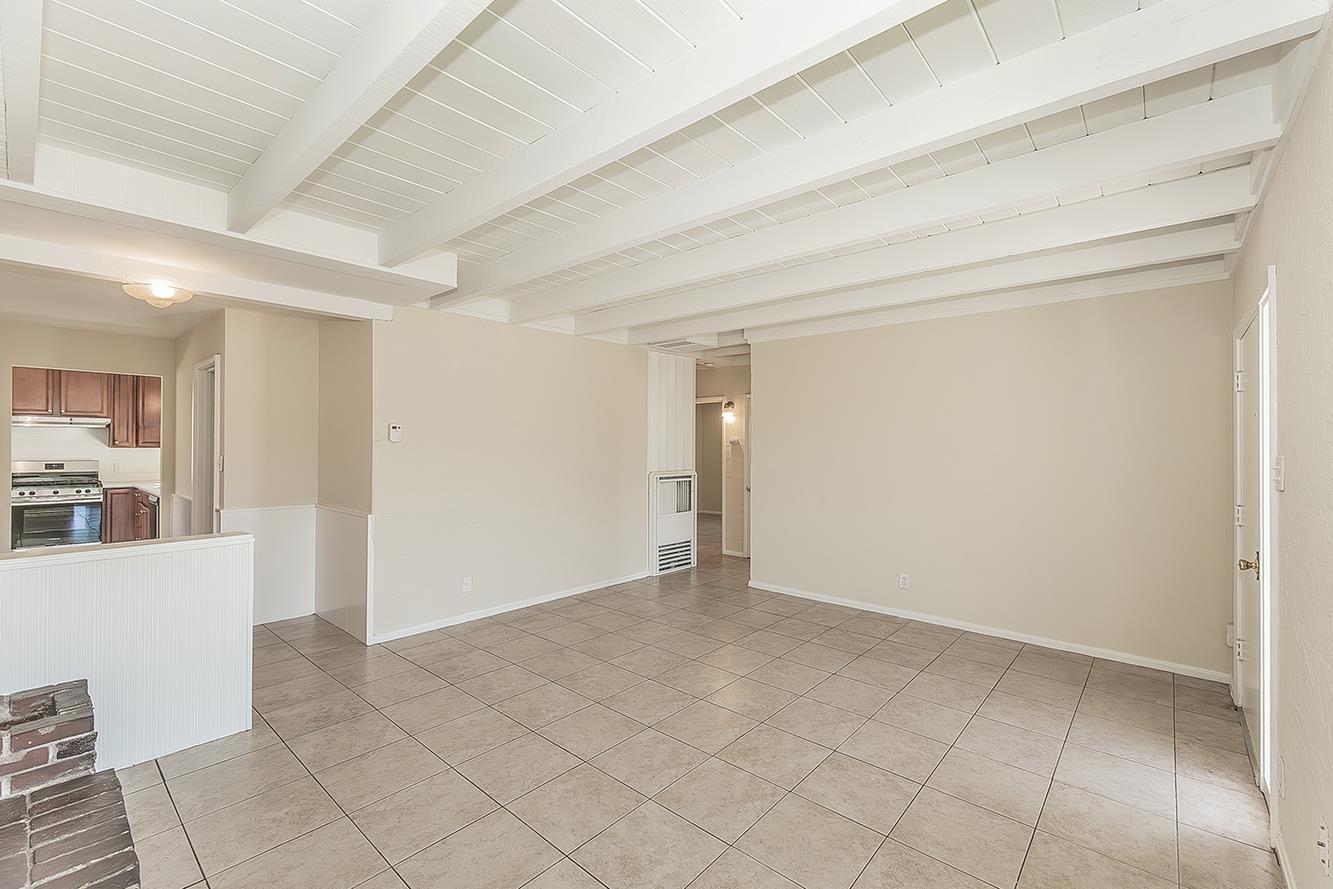208 West Hampton Way Fresno, CA 93705 - Photo 7 of 40