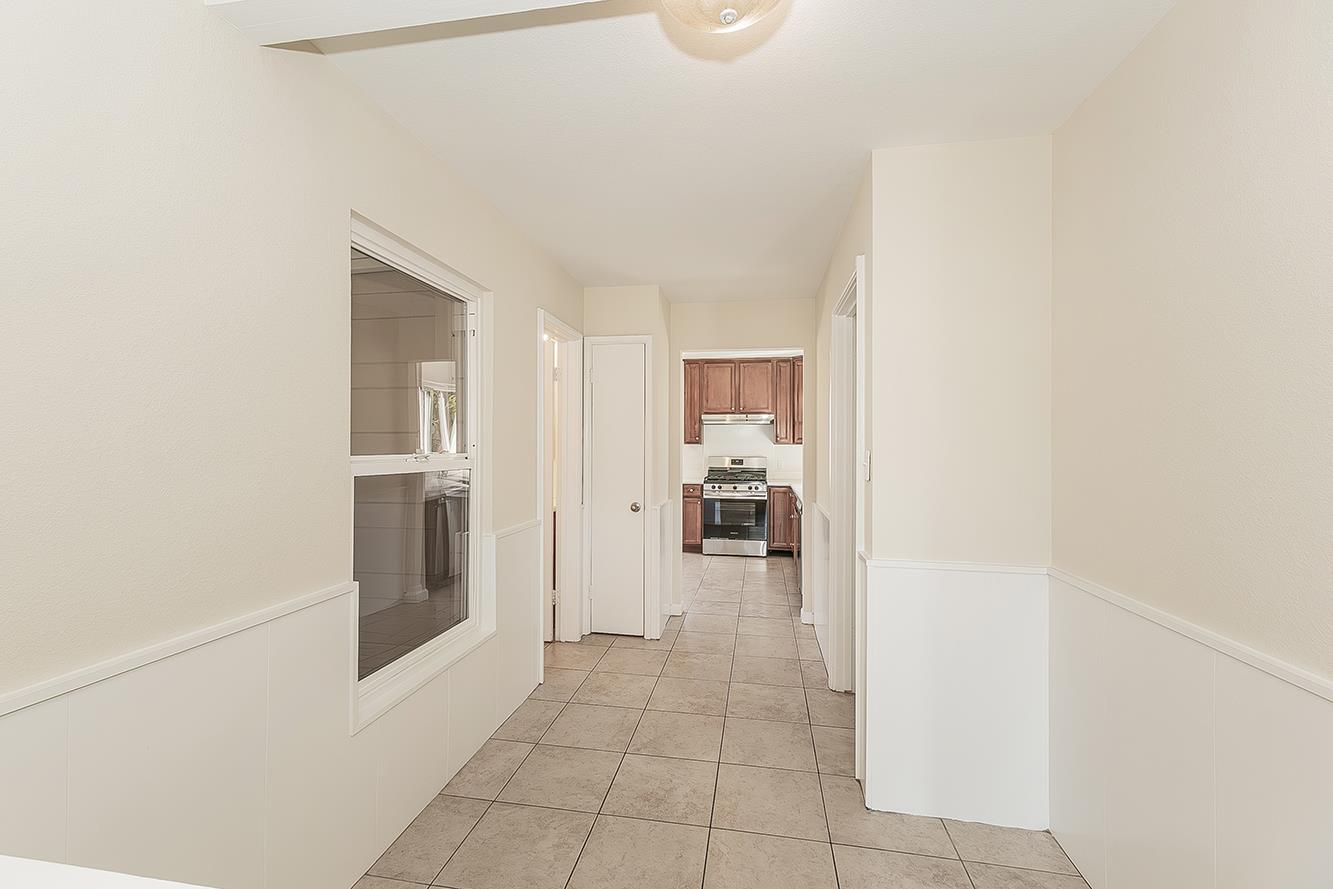 208 West Hampton Way Fresno, CA 93705 - Photo 8 of 40