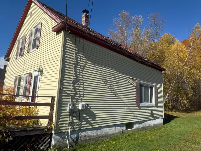 $79,900 | 15 Lagrange Road, Howland, ME 04448