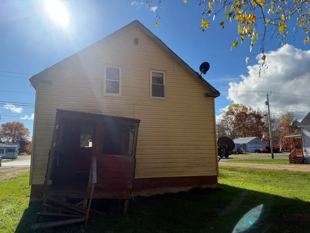 $79,900 | 15 Lagrange Road, Howland, ME 04448