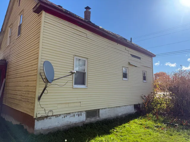 $79,900 | 15 Lagrange Road, Howland, ME 04448