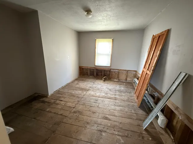 $79,900 | 15 Lagrange Road, Howland, ME 04448