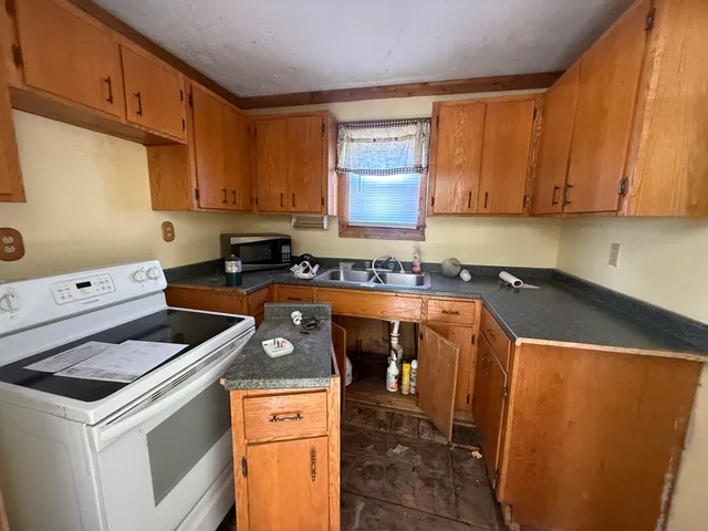 $79,900 | 15 Lagrange Road, Howland, ME 04448