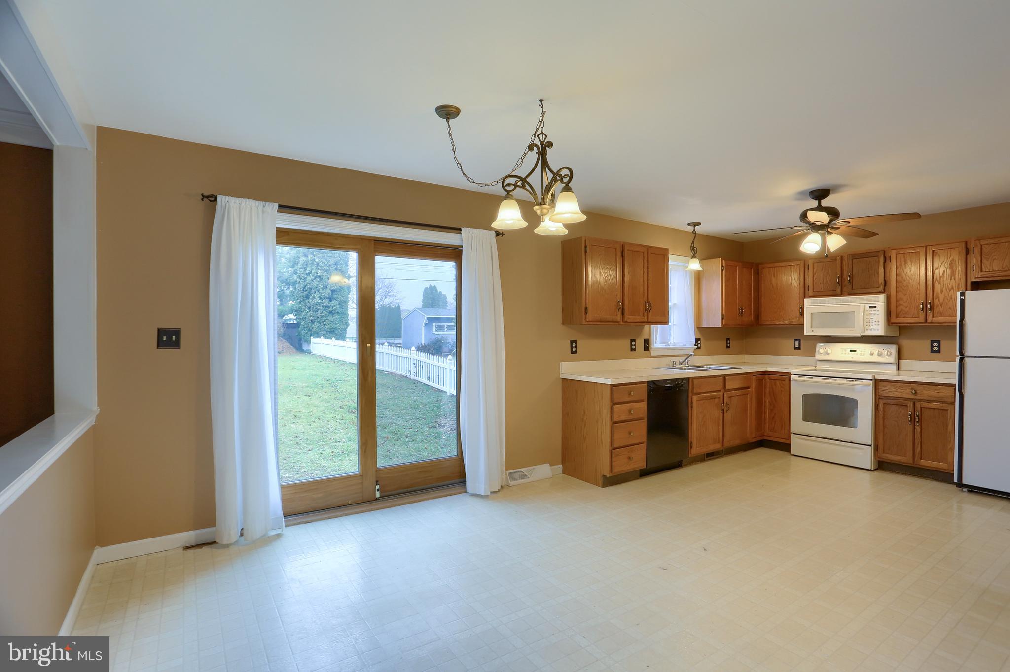 2 Brian Drive Lititz, PA 17543 - Photo 7 of 29