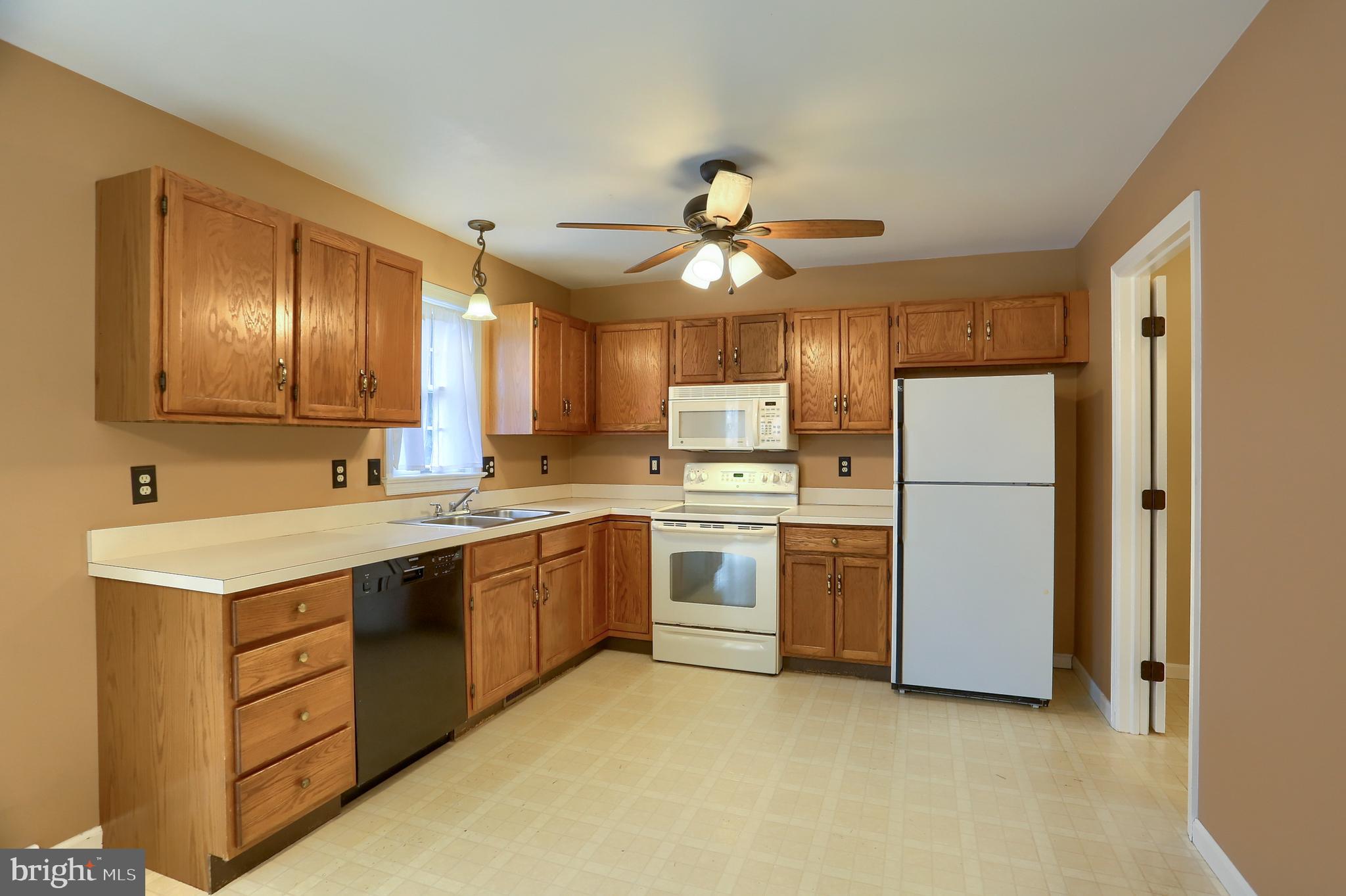 2 Brian Drive Lititz, PA 17543 - Photo 8 of 29