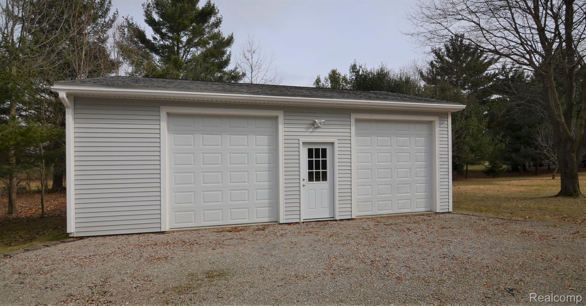 INSULATED HANDSOME POLE BARN