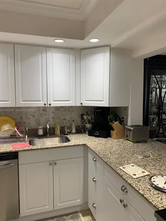 $2,300 | 329 Southeast 3rd Street, Unit 305S, Hallandale Beach, FL 33009