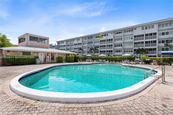 $2,300 | 329 Southeast 3rd Street, Unit 305S, Hallandale Beach, FL 33009