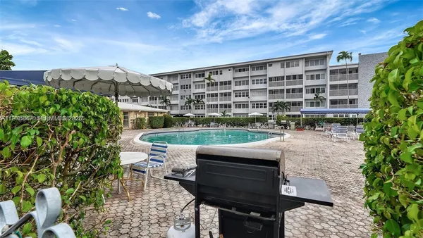$2,300 | 329 Southeast 3rd Street, Unit 305S, Hallandale Beach, FL 33009