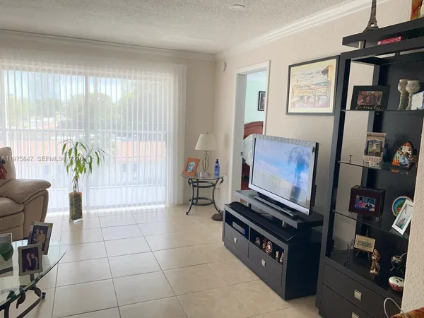 $2,300 | 329 Southeast 3rd Street, Unit 305S, Hallandale Beach, FL 33009