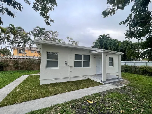 $2,850 | 2103 Southwest 60th Avenue, Unit 2, Miami, FL 33155