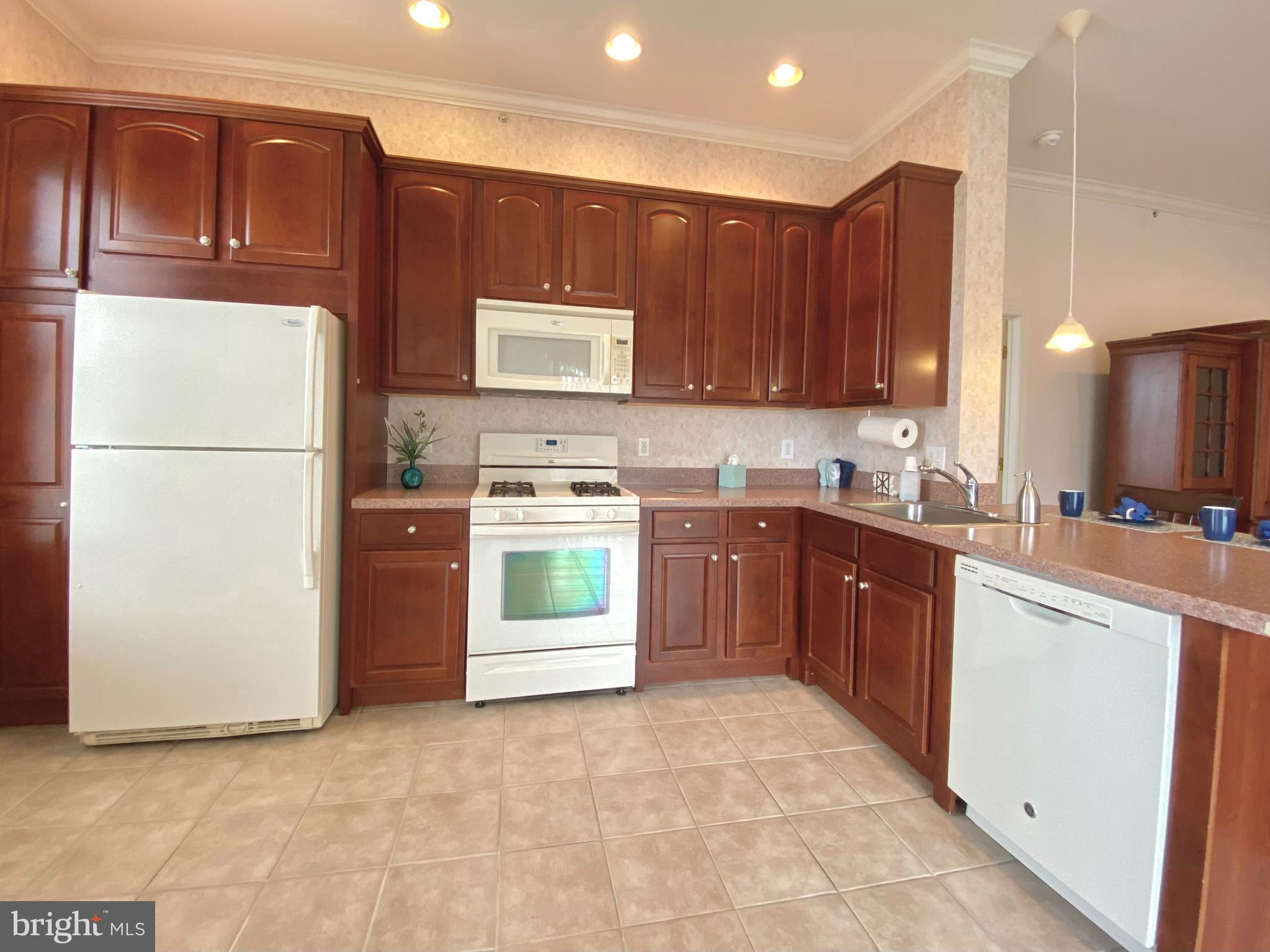 430 Highland Estates Clementon, NJ 08021 - Photo 12 of 33 Upgraded 42" wood cabinets.