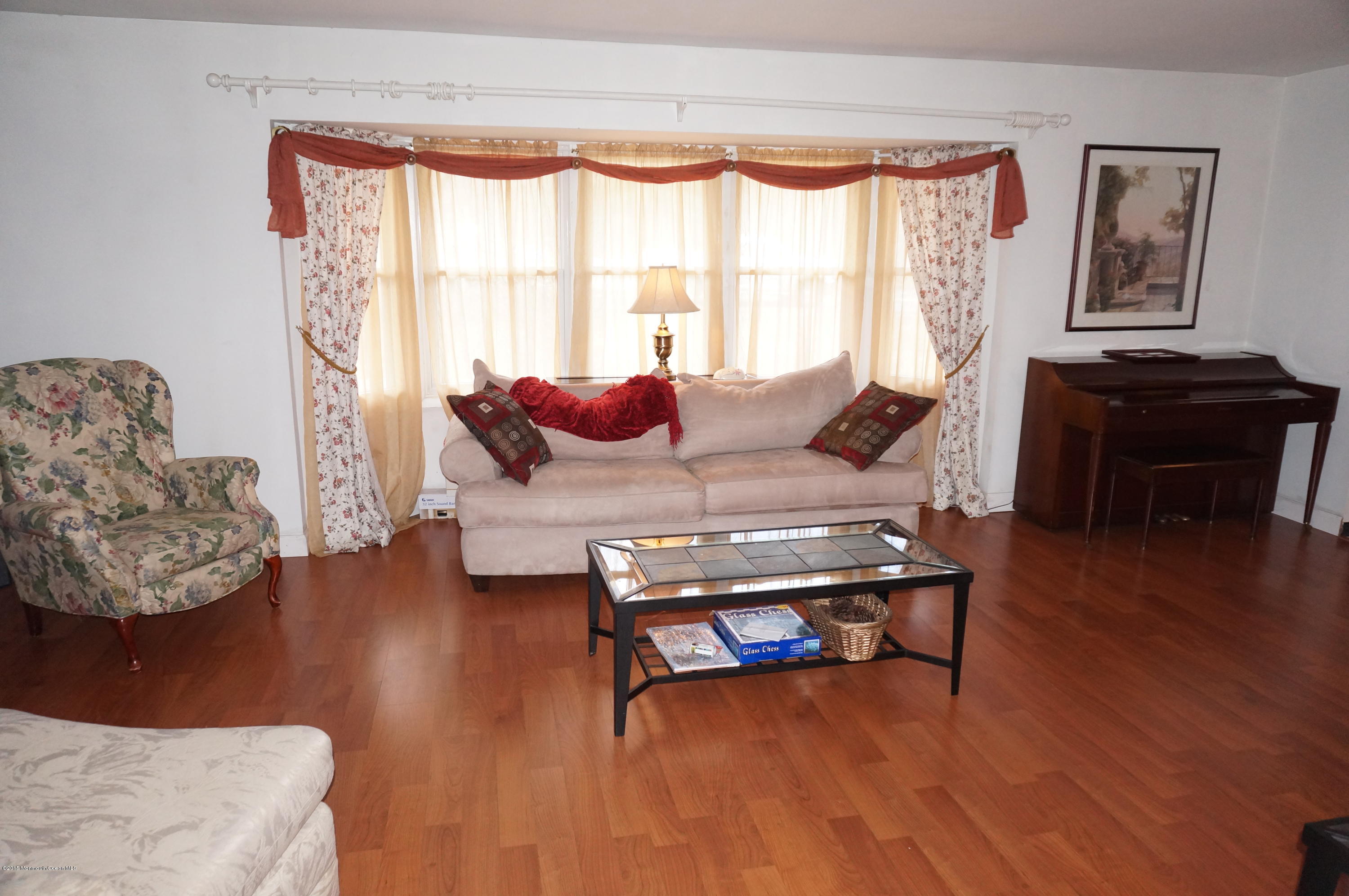 341 Lloyd Road Aberdeen, NJ 07747 - Photo 3 of 23 DSC00007.JPG