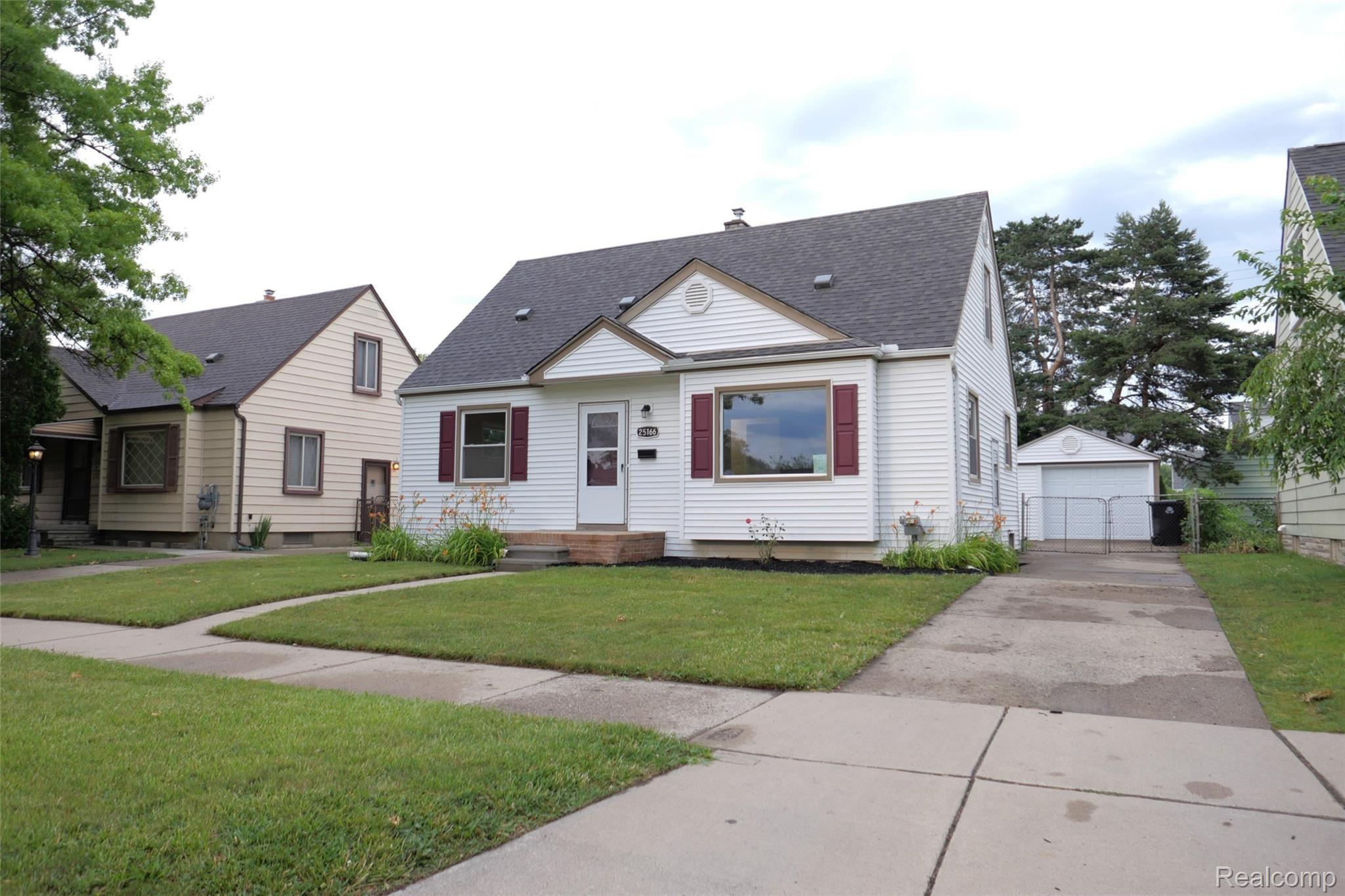 25166 Hayes Road Roseville, MI 48066 - Photo 2 of 27 Hayes - 2.jpg