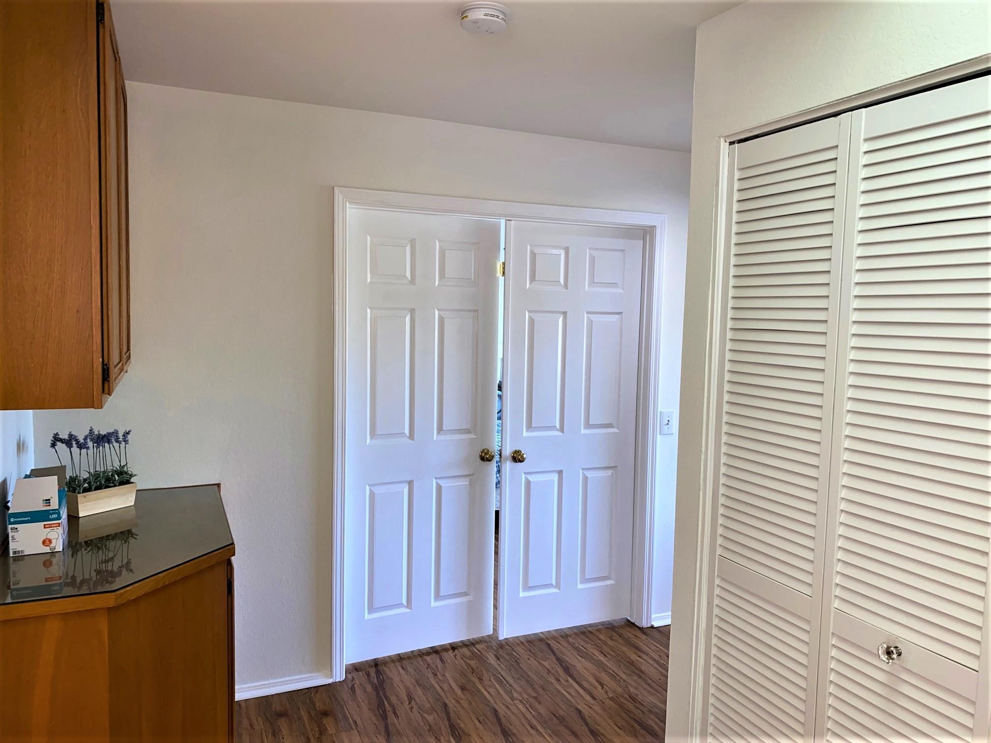 290 Ridgeton Lane, Unit B Simi Valley, CA 93065 - Photo 13 of 25 a view of a livingroom with a kitchen