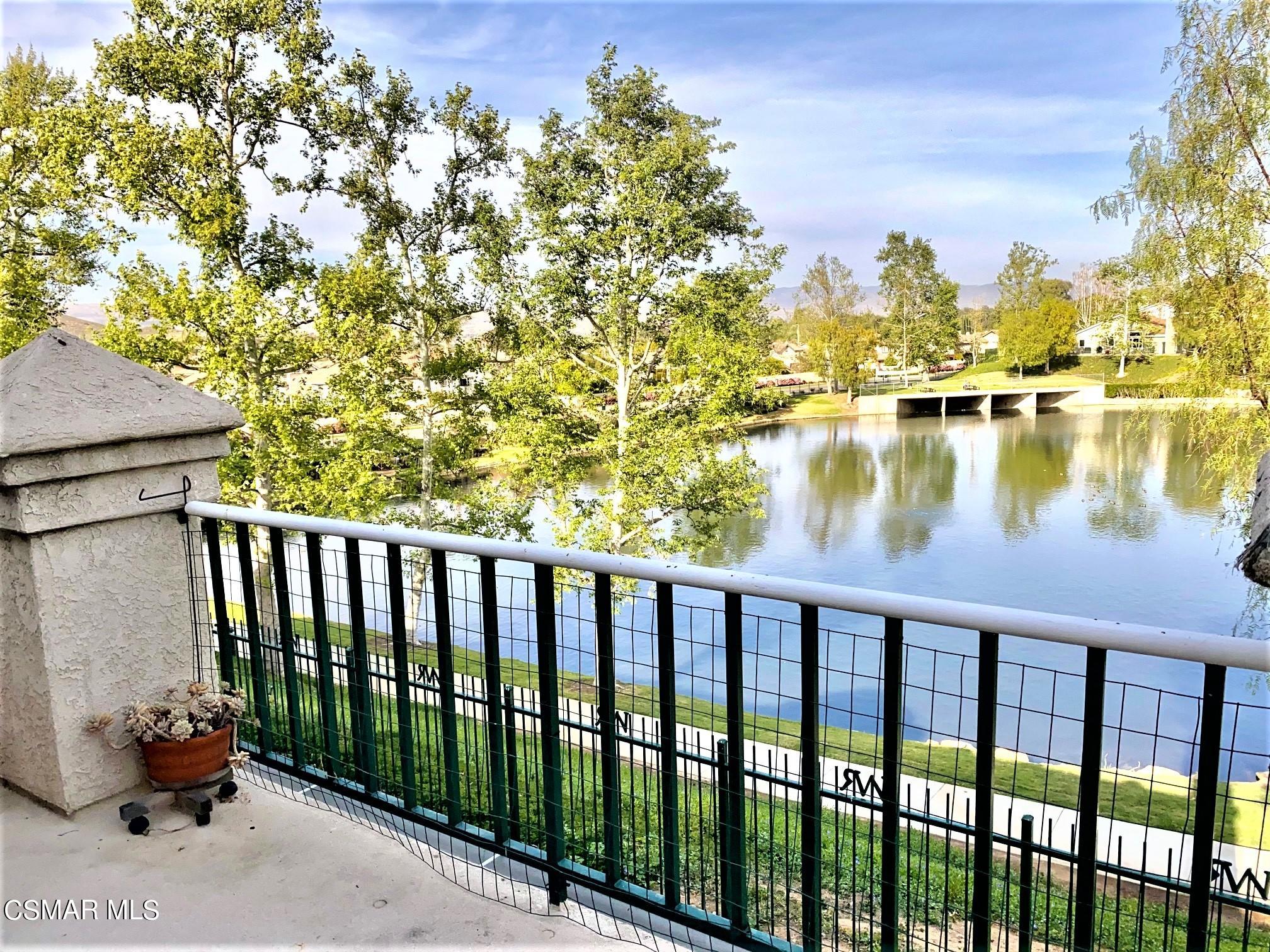 290 Ridgeton Lane, Unit B Simi Valley, CA 93065 - Photo 20 of 25 a balcony with table and chairs