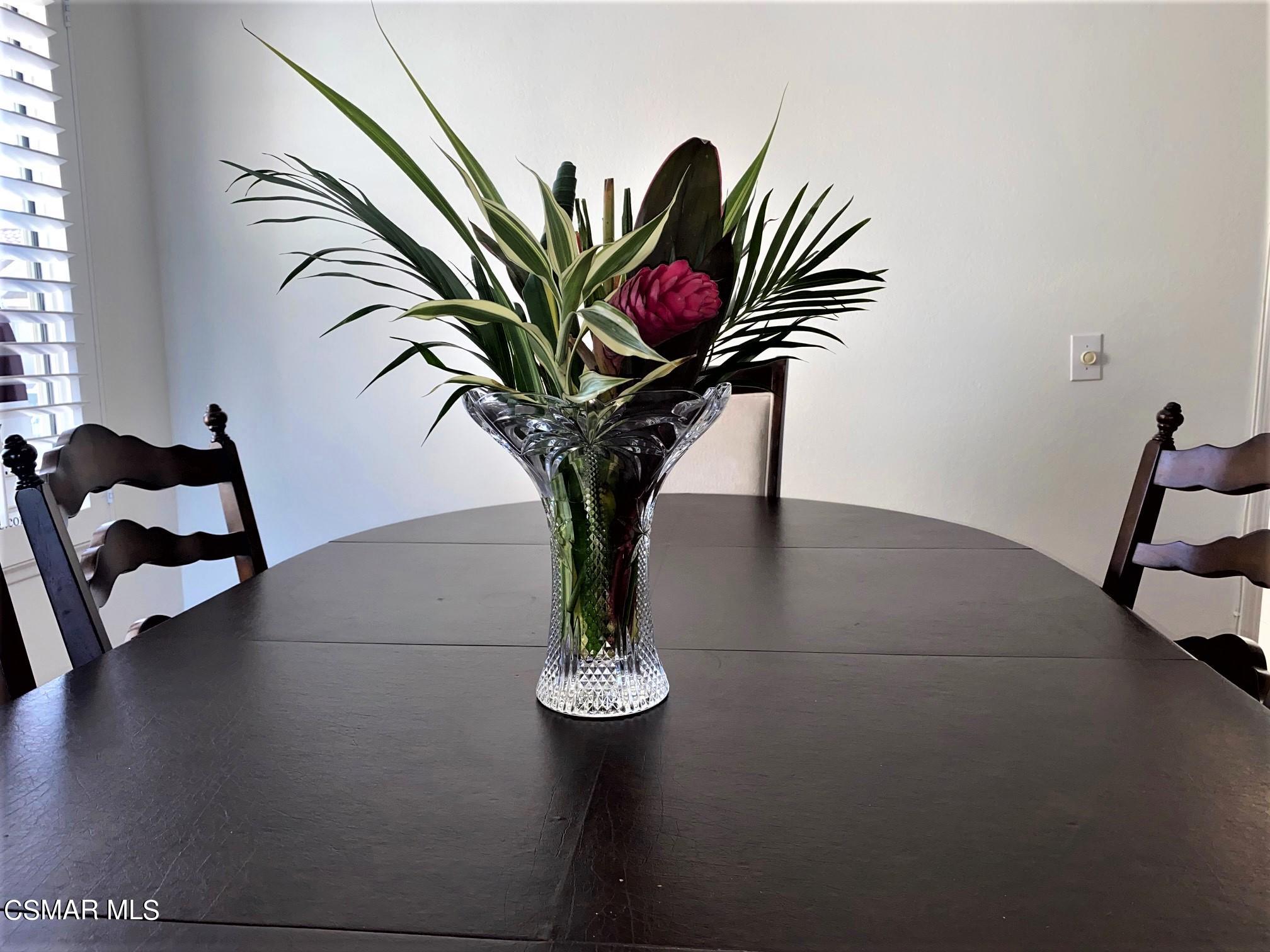 290 Ridgeton Lane, Unit B Simi Valley, CA 93065 - Photo 10 of 25 a vase of flowers sitting on a table