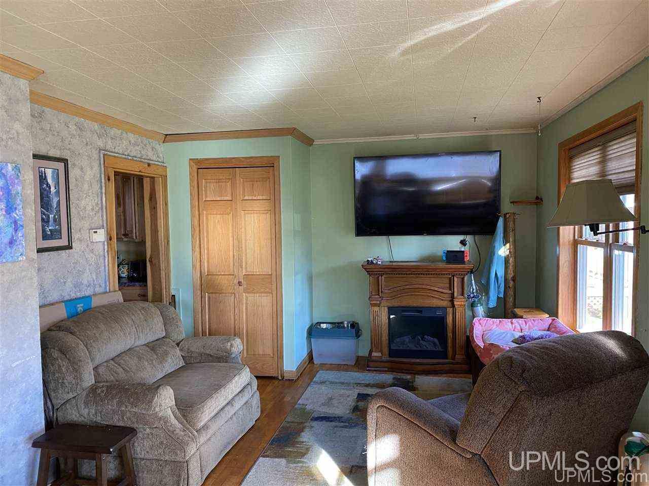140 Prospect Street Ishpeming, MI 49849 - Photo 2 of 24