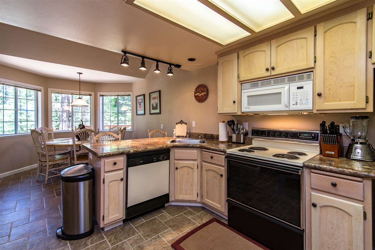 10586 Iris Road Truckee, CA 96161 - Photo 7 of 14 Gallery Image 7