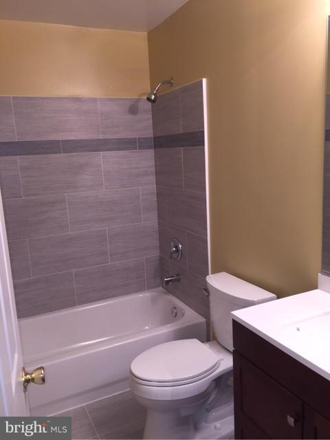 27 Bank Spring Court Owings Mills, MD 21117 - Photo 17 of 27 a bathroom with a toilet and a bathtub