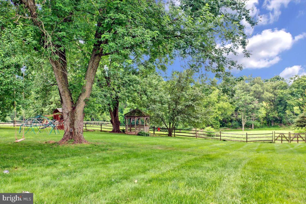 72 Hilltop Road Avondale, PA 19311 - Photo 11 of 38