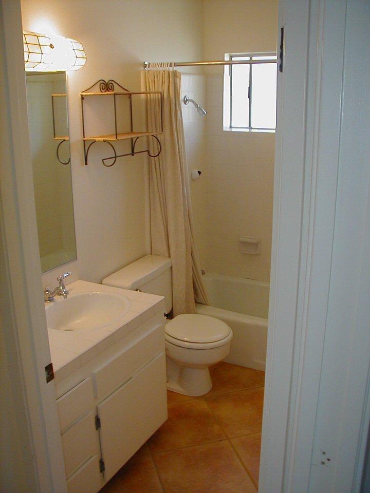 2827 Serena Road Santa Barbara, CA 93105 - Photo 3 of 10 Bathroom
