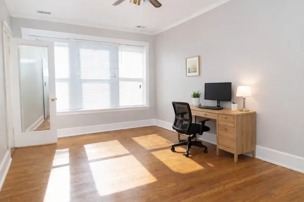 $2,350 | 940 East 48th Street, Unit 1, Chicago, IL 60615