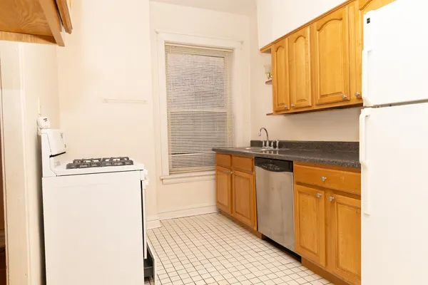 $2,350 | 940 East 48th Street, Unit 1, Chicago, IL 60615