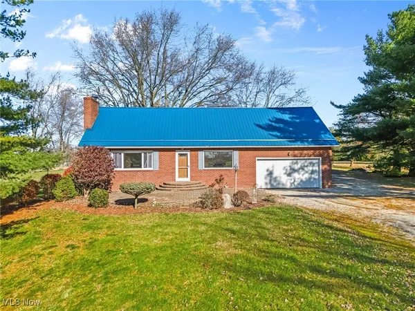 $290,000 | 13591 Louisville Street Northeast, Paris, OH 44669