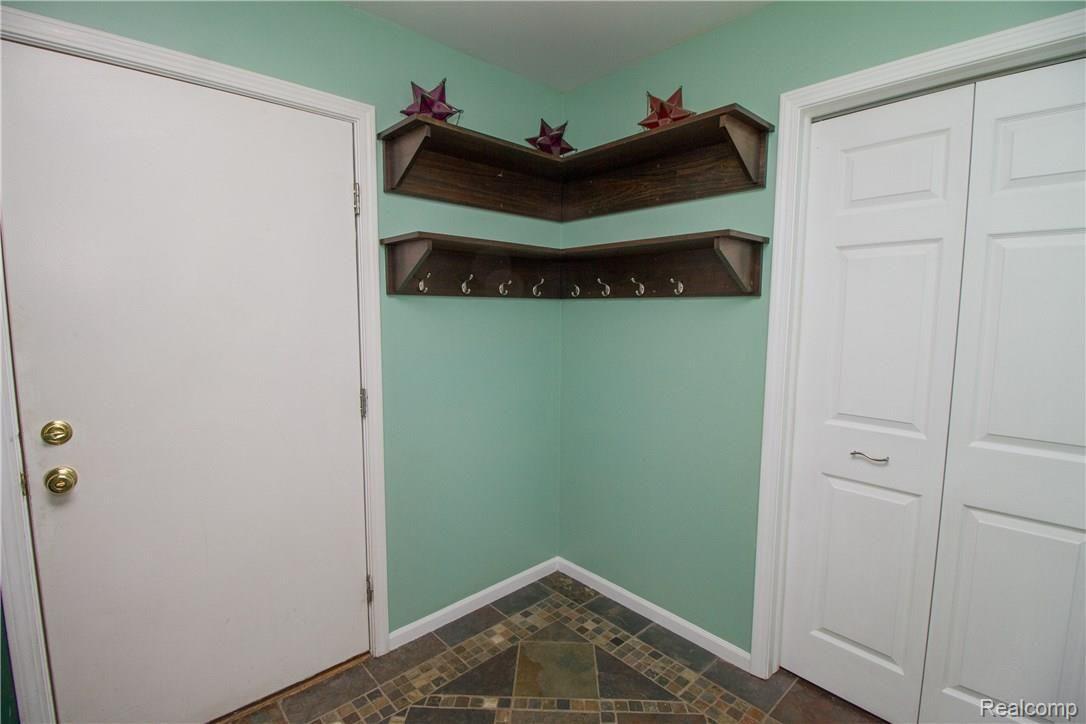 5955 Thomas Road Oxford, MI 48371 - Photo 25 of 46 MudRoom.jpg