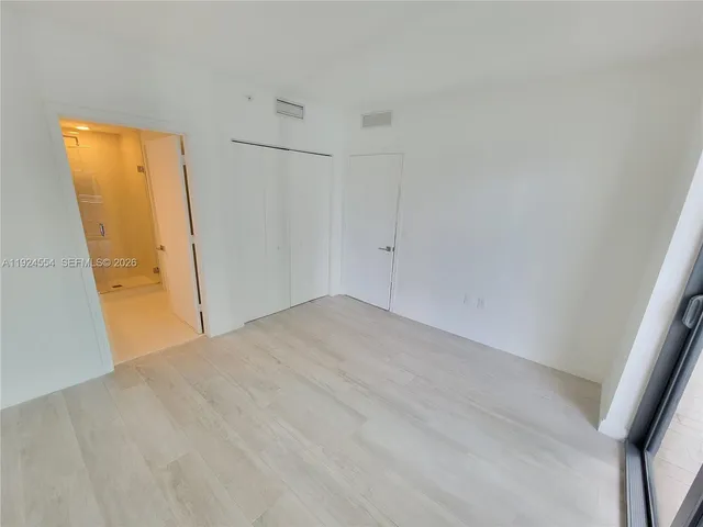 $3,100 | 55 Southwest 9th Street, Unit 1807, Miami, FL 33130