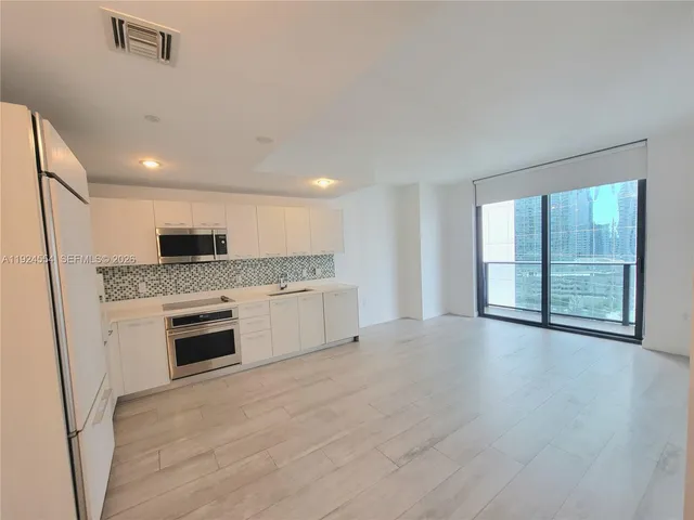 $3,100 | 55 Southwest 9th Street, Unit 1807, Miami, FL 33130