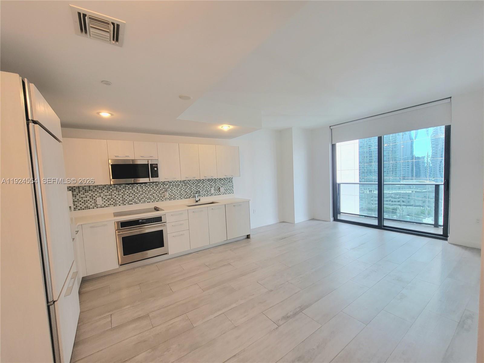 55 Southwest 9th Street, Unit 1807 Miami, FL 33130 - Photo 12 of 18