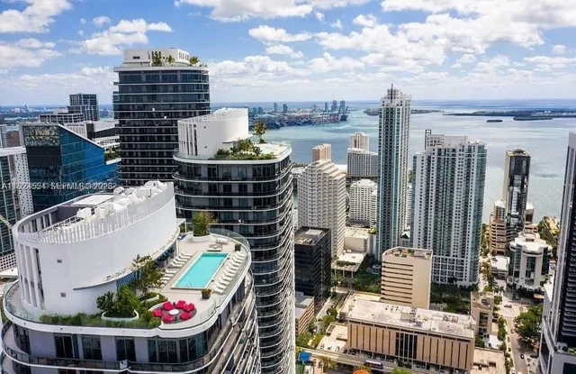 $3,100 | 55 Southwest 9th Street, Unit 1807, Miami, FL 33130