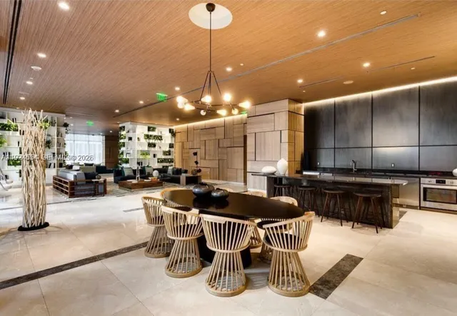 $3,100 | 55 Southwest 9th Street, Unit 1807, Miami, FL 33130