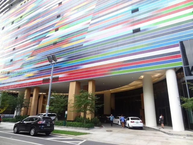 $3,100 | 55 Southwest 9th Street, Unit 1807, Miami, FL 33130