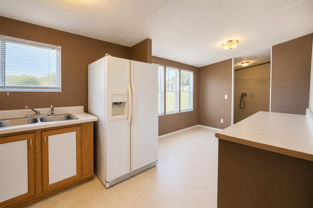 398 Avenue D Point, TX 75472 - Photo 4 of 11