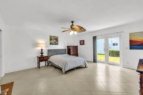 $285,000 | 2835 Northeast 28th Avenue, Unit 3, Lighthouse Point, FL 33064