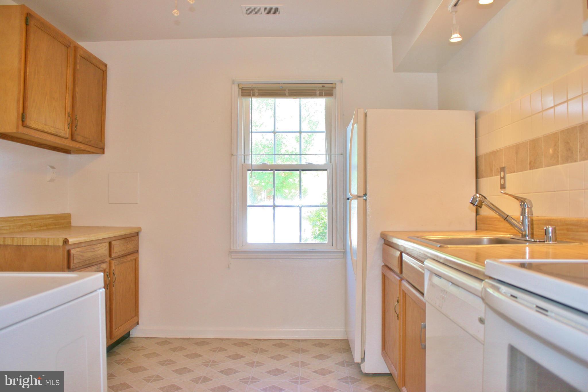 9902 Hampton Road Manassas, VA 20110 - Photo 4 of 16 Kitchen