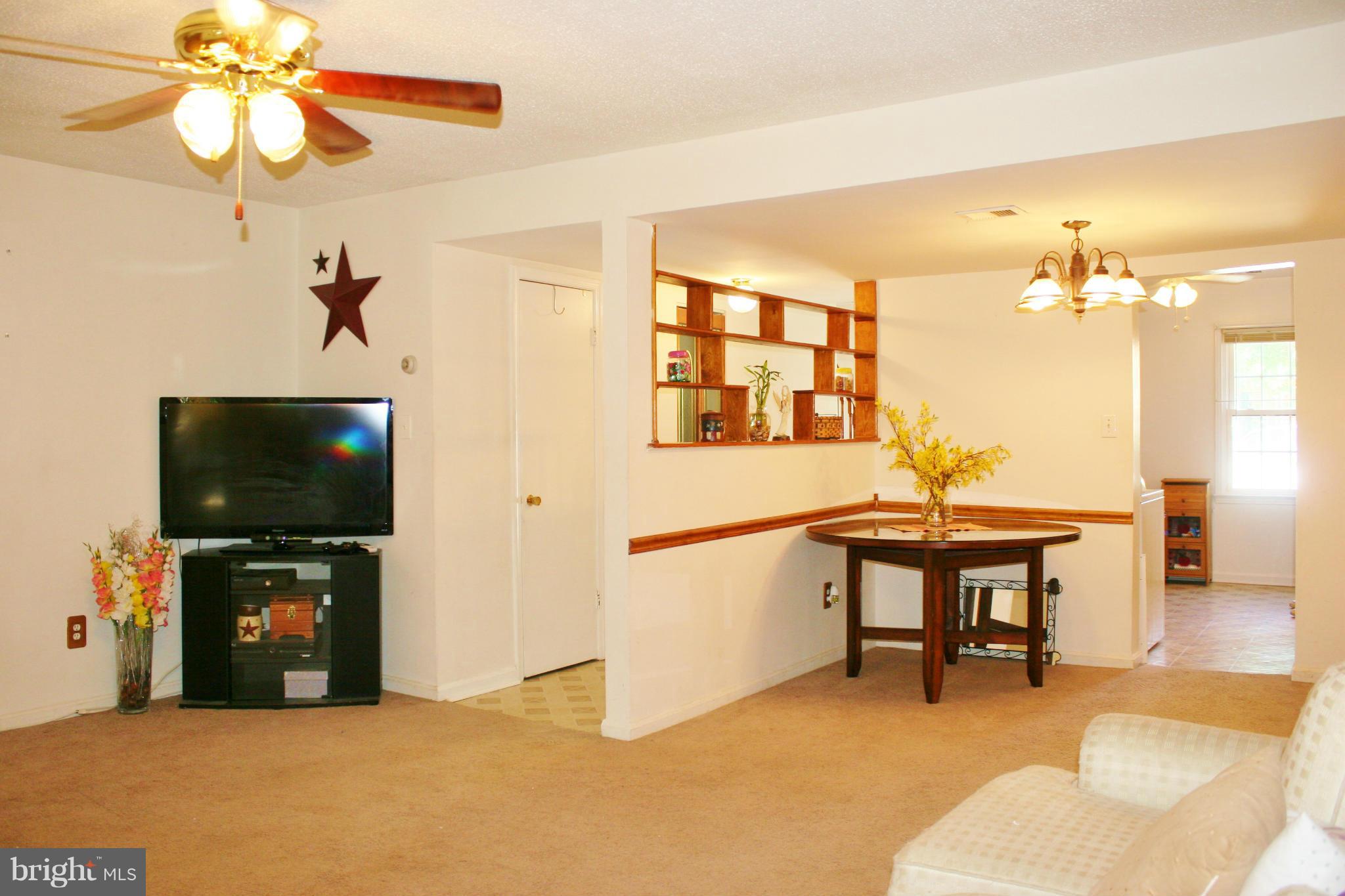 9902 Hampton Road Manassas, VA 20110 - Photo 6 of 16 Interior (General)