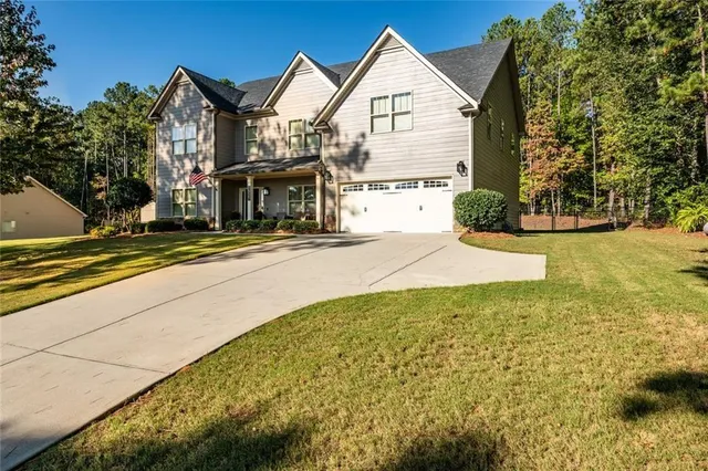 a view of multiple houses with a yard