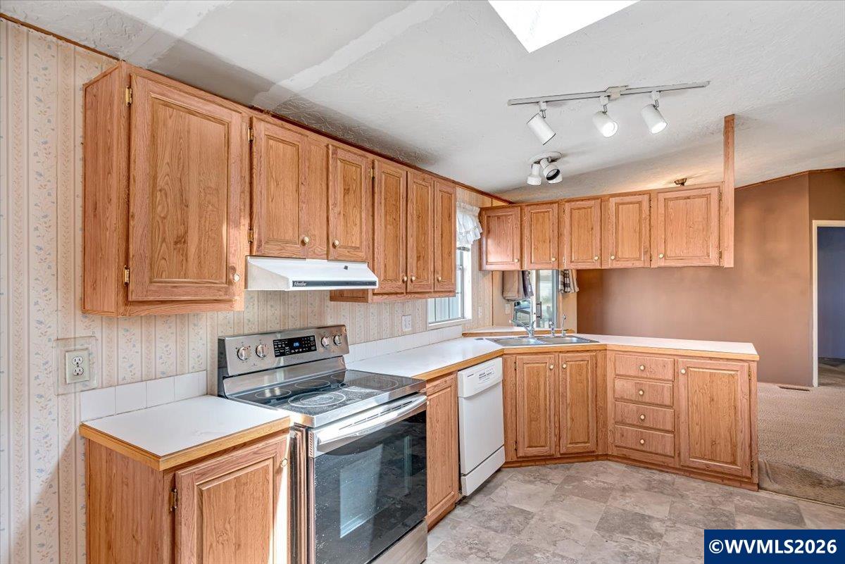 5422 Portland Road Northeast, Unit 102 Salem, OR 97305 - Photo 10 of 37