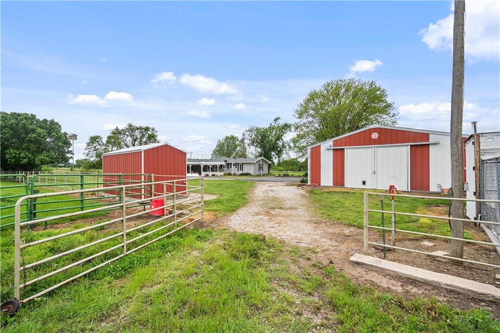 1504 17000 Road Parsons, KS 67357 - Photo 73 of 90