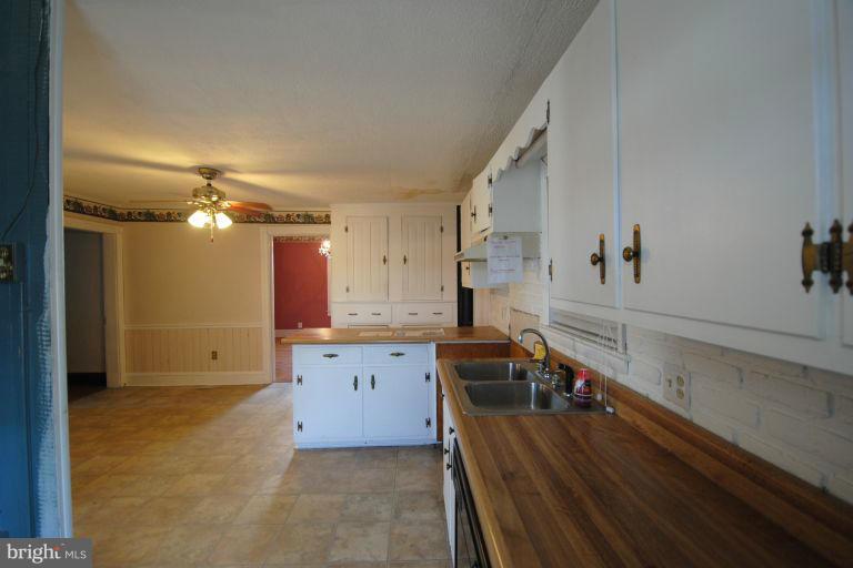 48 Pilgrim Street Inwood, WV 25428 - Photo 7 of 24 Kitchen
