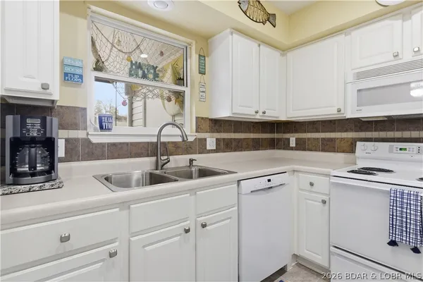 $199,900 | 40 Lighthouse Road, Unit 102, Lake Ozark, MO 65049