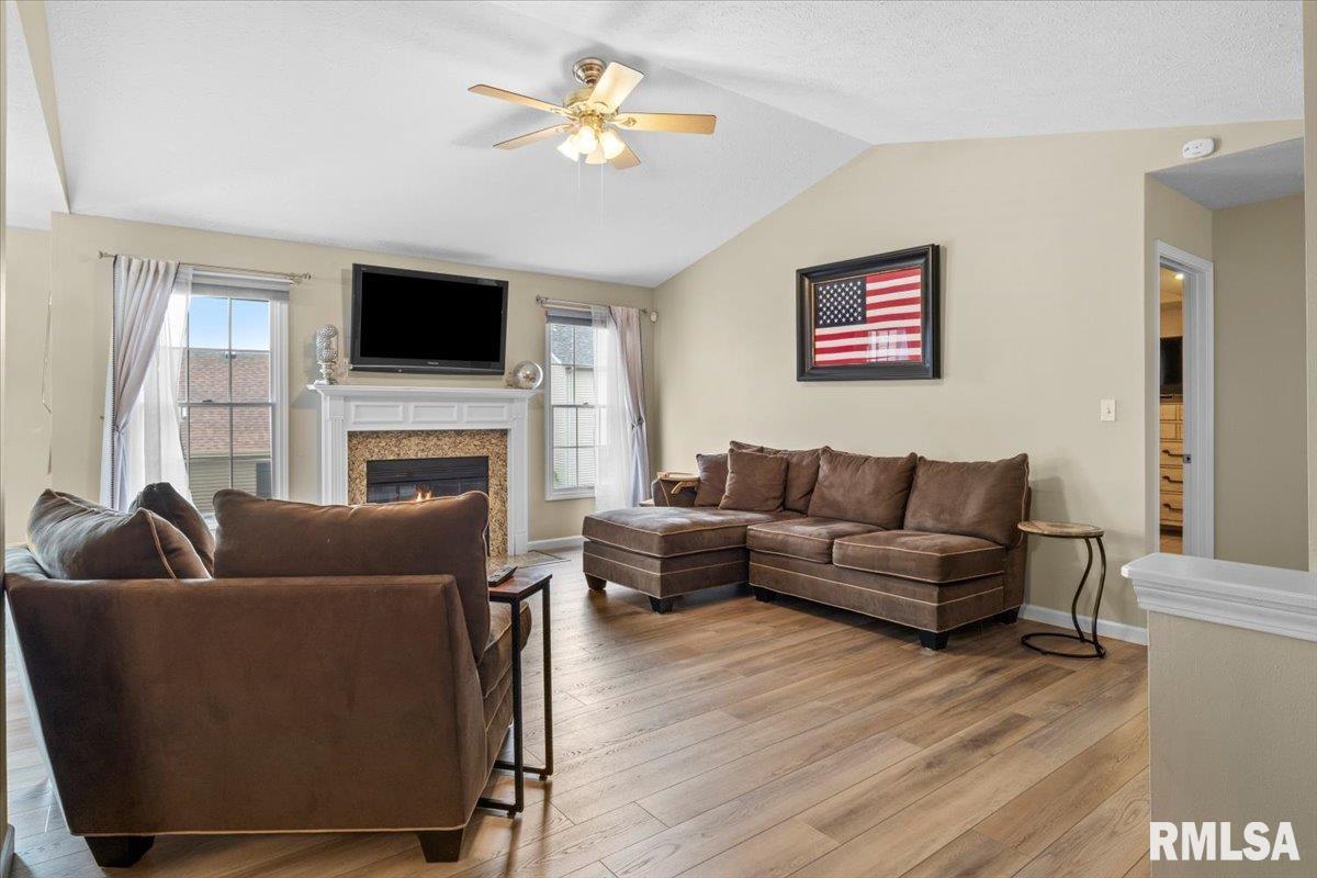 3801 Kerry Boulevard Springfield, IL 62712 - Photo 3 of 50