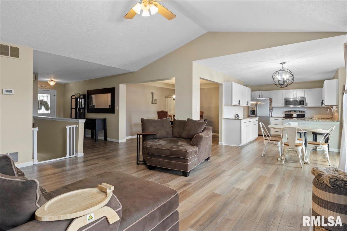 3801 Kerry Boulevard Springfield, IL 62712 - Photo 4 of 50