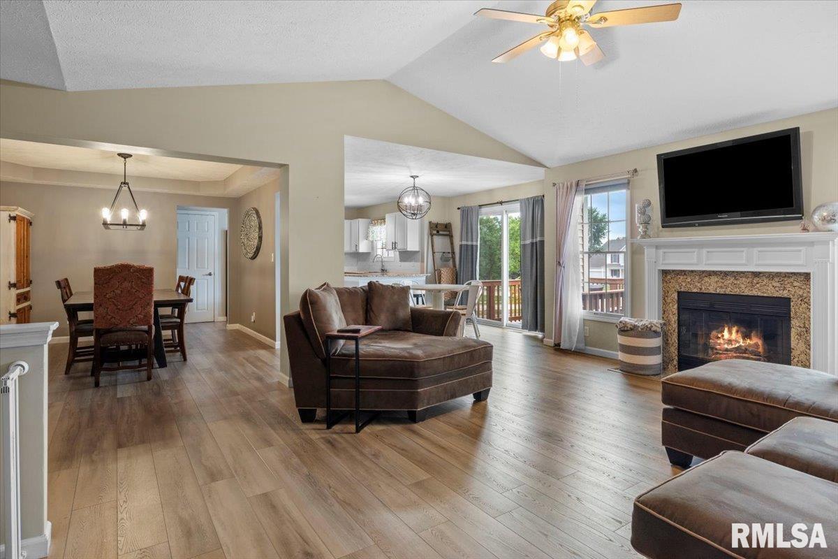 3801 Kerry Boulevard Springfield, IL 62712 - Photo 5 of 50