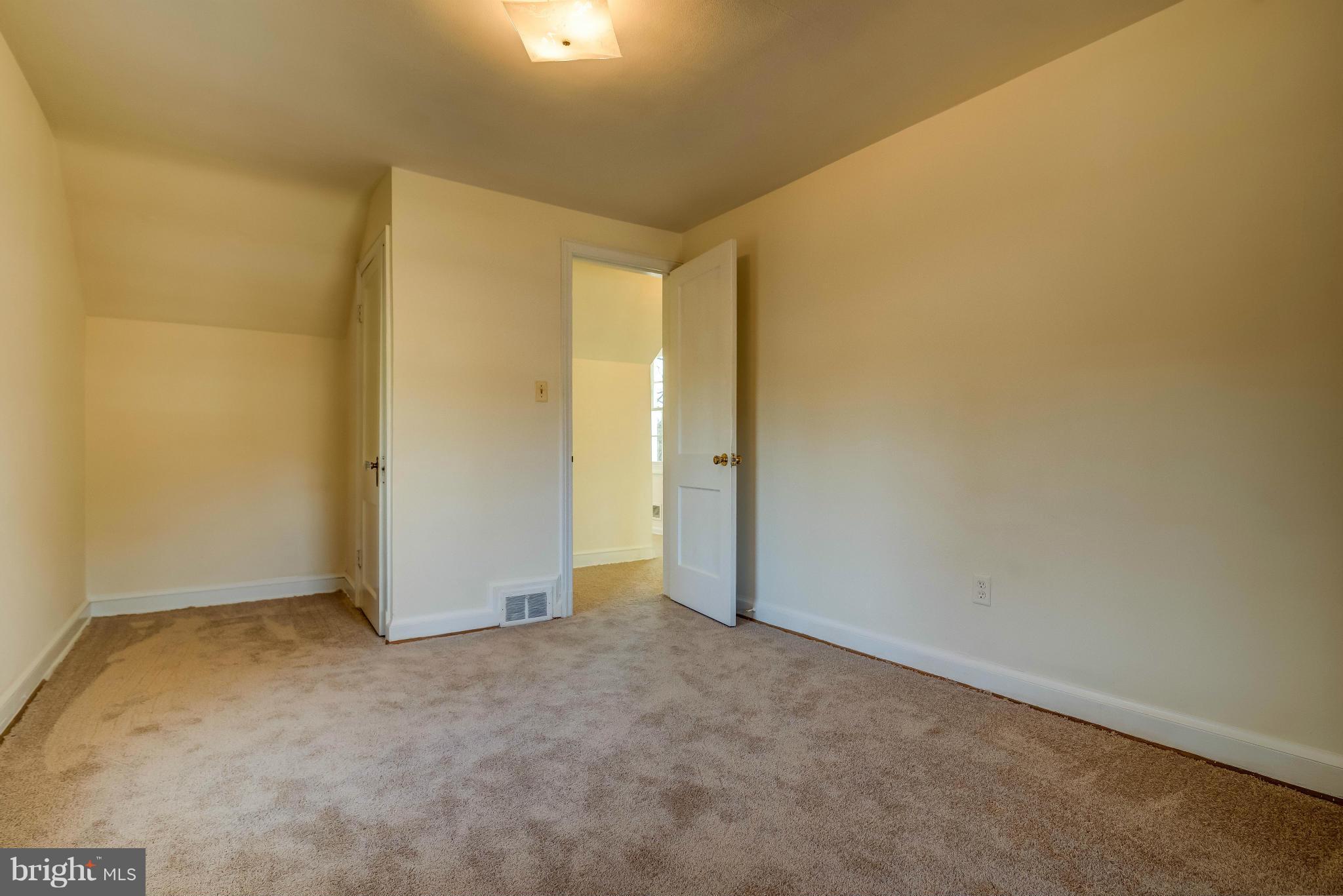 6205 Landover Road Cheverly, MD 20785 - Photo 15 of 30 Upstairs front bedroom #1