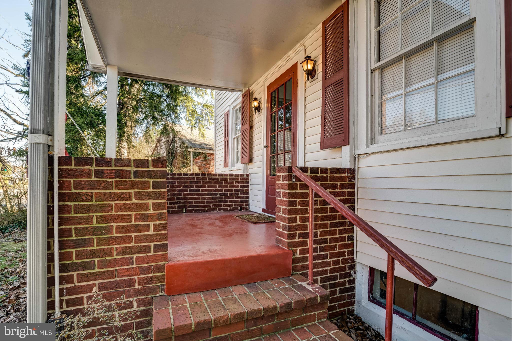 6205 Landover Road Cheverly, MD 20785 - Photo 4 of 30 Front porch